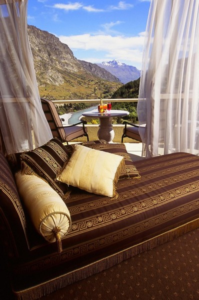 Distinction Nugget Point Presidential Suite with view over the Shotover River